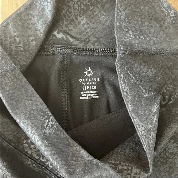 Aerie Offline Black Patterned Leggings - Picture 2 of 3